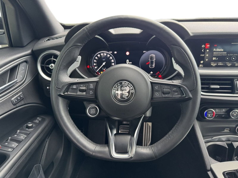 Alfa Romeo Stelvio usata a Pistoia (9)