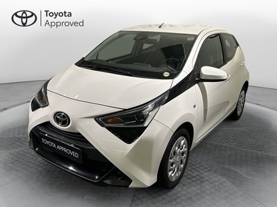 Toyota Aygo 1.0 VVT-i 72 CV 5 porte x-play MMT del 2019 usata a Milano