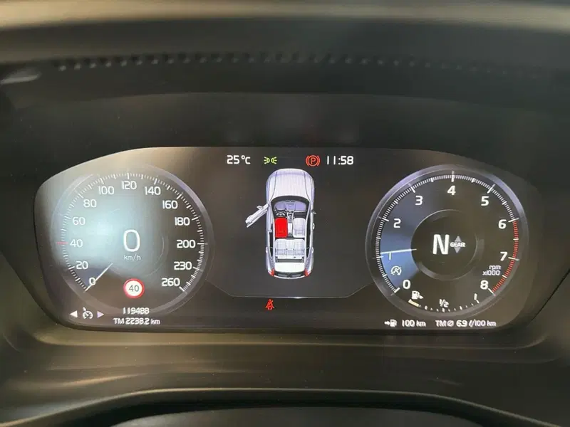 Volvo XC40 usata a Prato (11)