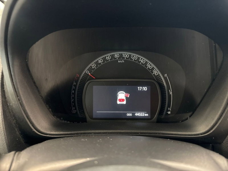 Toyota Aygo X usata a Prato (13)