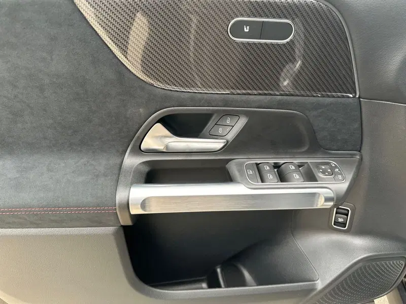 Mercedes-Benz GLB nuova a Pescara (13)