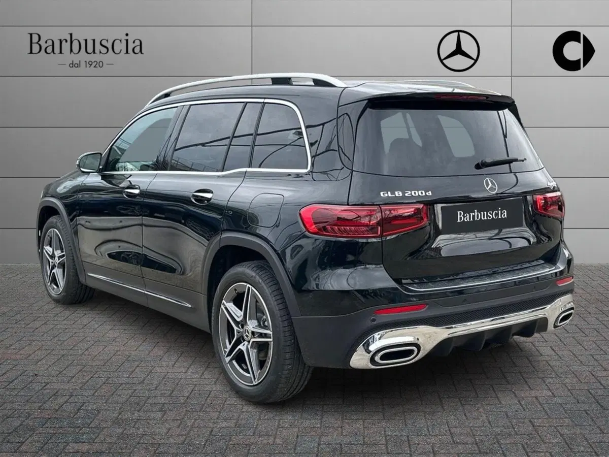 Mercedes-Benz GLB nuova a Pescara (4)
