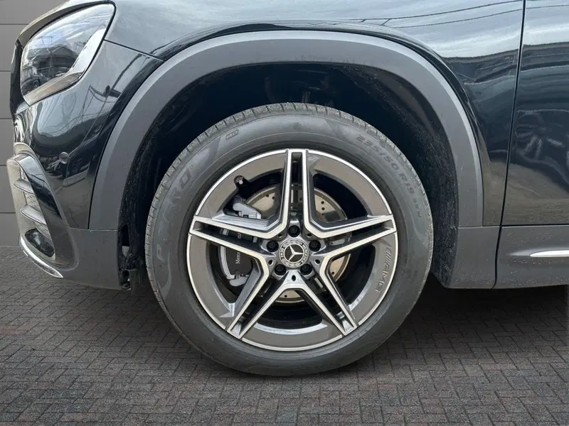 Mercedes-Benz GLB nuova a Pescara (6)