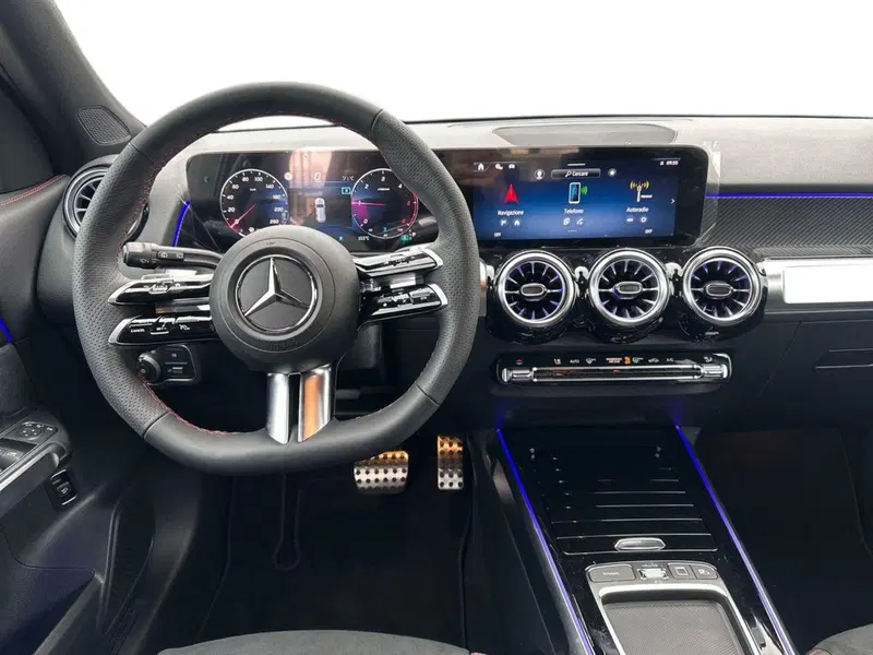 Mercedes-Benz GLB nuova a Pescara (8)