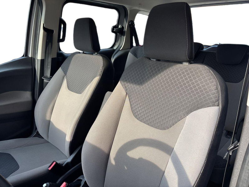 Ford Tourneo Courier usata a Pescara (11)