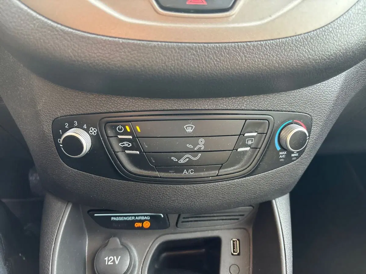 Ford Tourneo Courier usata a Pescara (14)