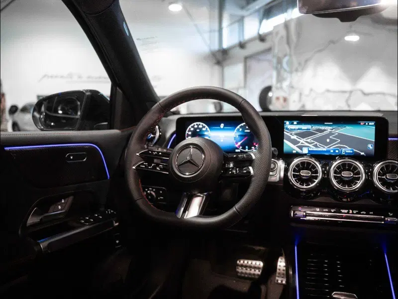Mercedes-Benz GLB nuova a Ancona (16)