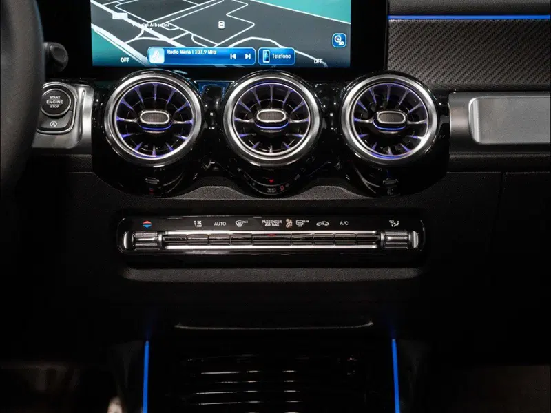 Mercedes-Benz GLB nuova a Ancona (18)