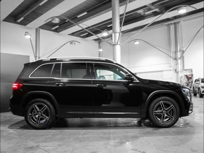 Mercedes-Benz GLB nuova a Ancona (4)