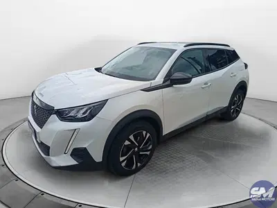 Peugeot 2008 BlueHDi 110 S&amp;S Allure Pack del 2022 usata a Siena