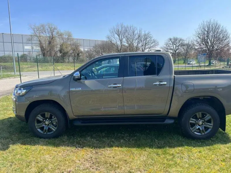 Toyota Hilux nuova a Perugia (4)