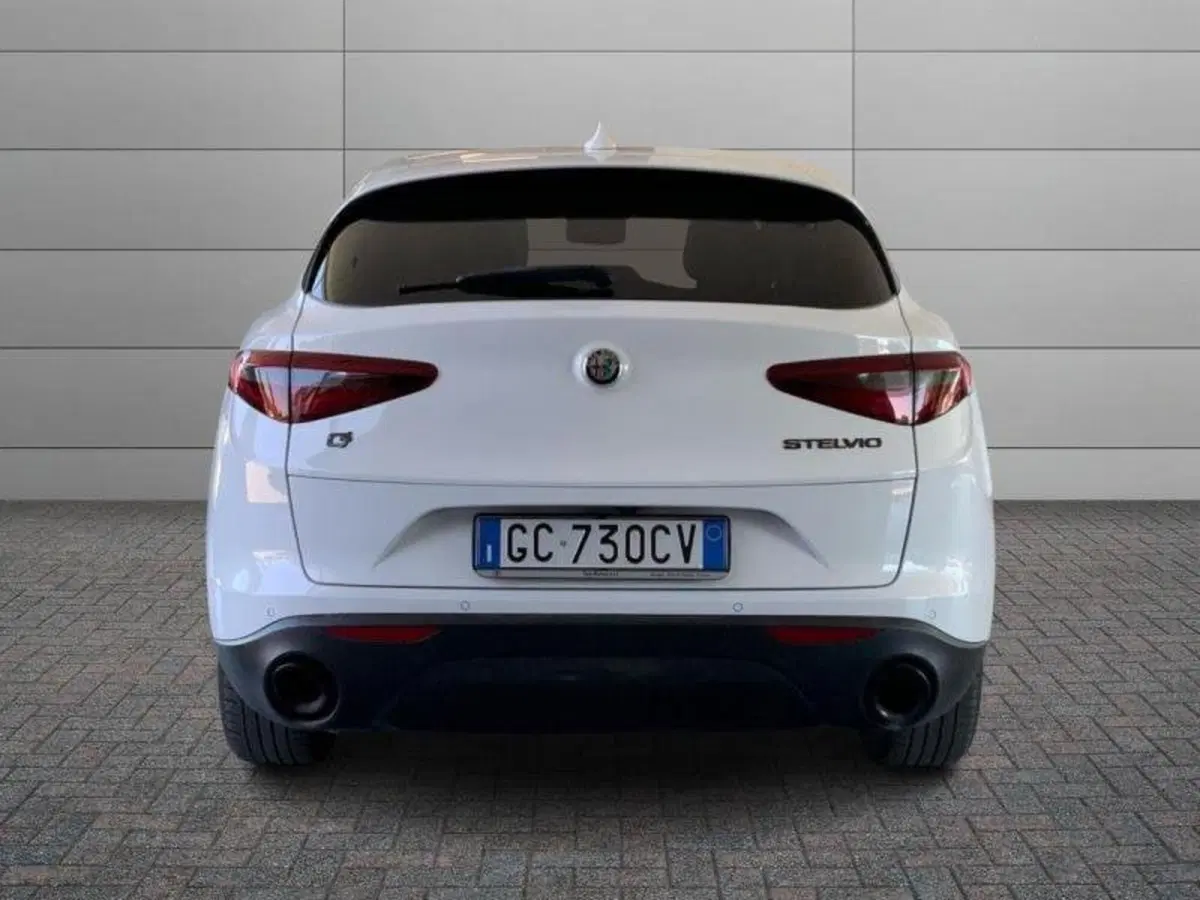Alfa Romeo Stelvio usata a Perugia (13)