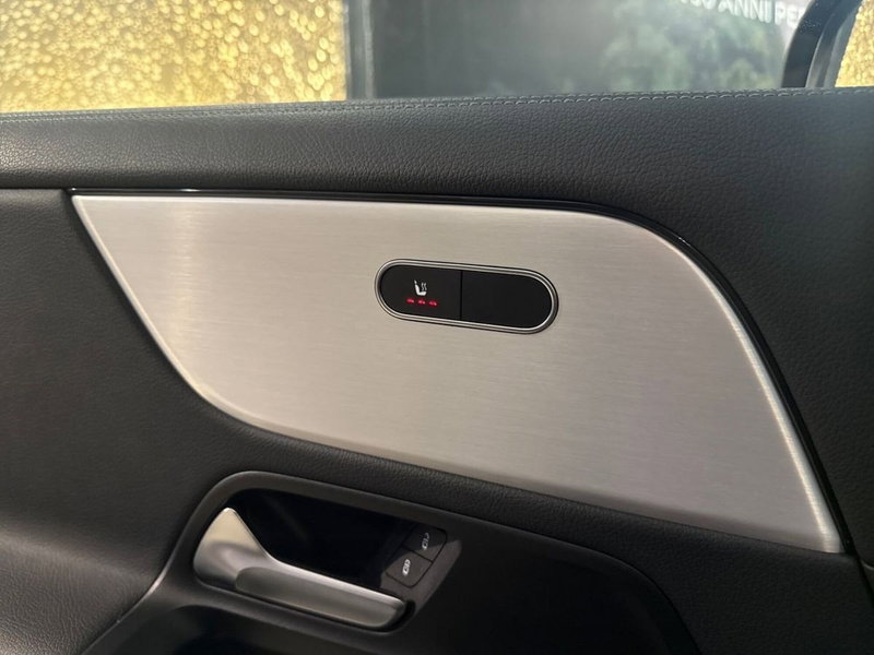 Mercedes-Benz GLA SUV usata a Prato (19)