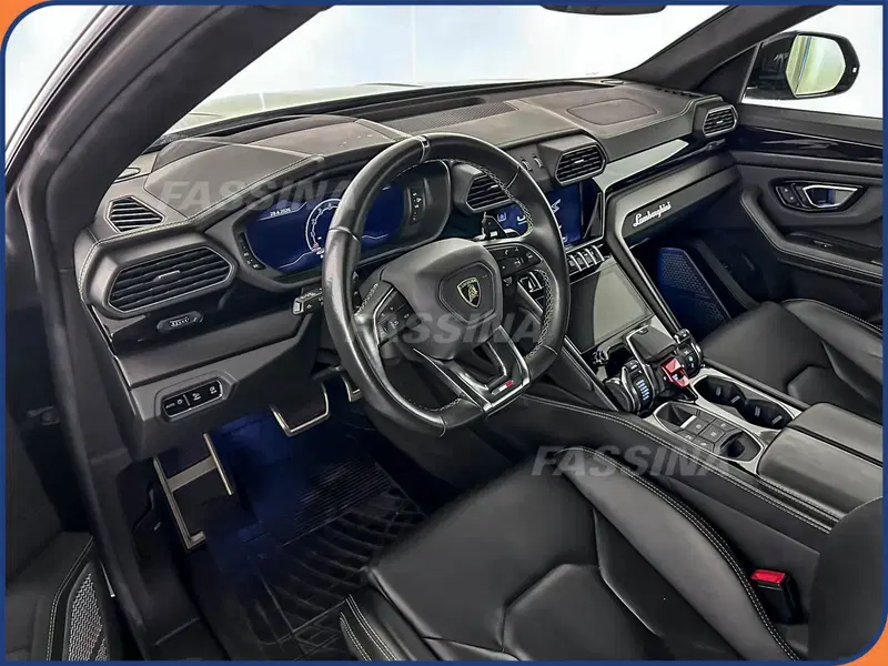 Lamborghini Urus usata a Milano (10)