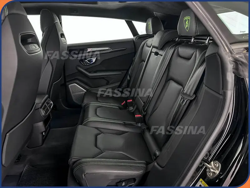 Lamborghini Urus usata a Milano (11)