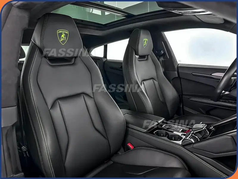Lamborghini Urus usata a Milano (14)