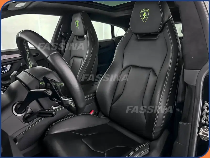 Lamborghini Urus usata a Milano (8)