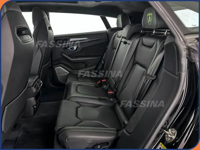 Lamborghini Urus usata a Milano (11)