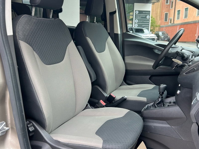 Ford Tourneo Courier usata a Vercelli (15)