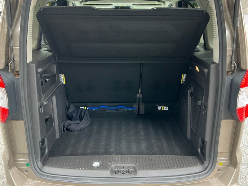 Ford Tourneo Courier usata a Vercelli (7)