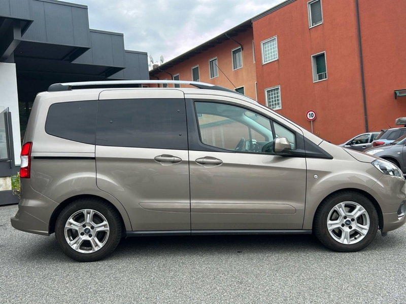 Ford Tourneo Courier usata a Vercelli (9)