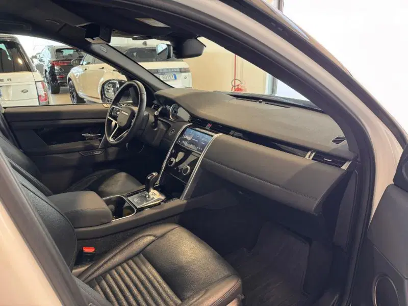 Land Rover Discovery Sport usata a Venezia (8)