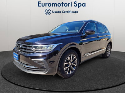 Volkswagen Tiguan 2.0 TDI SCR Life del 2023 usata a Monteriggioni