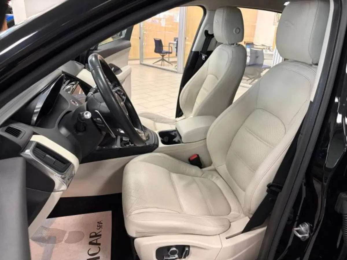 Jaguar E-Pace usata a Cuneo (13)