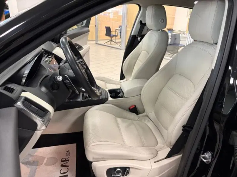 Jaguar E-Pace usata a Cuneo (13)