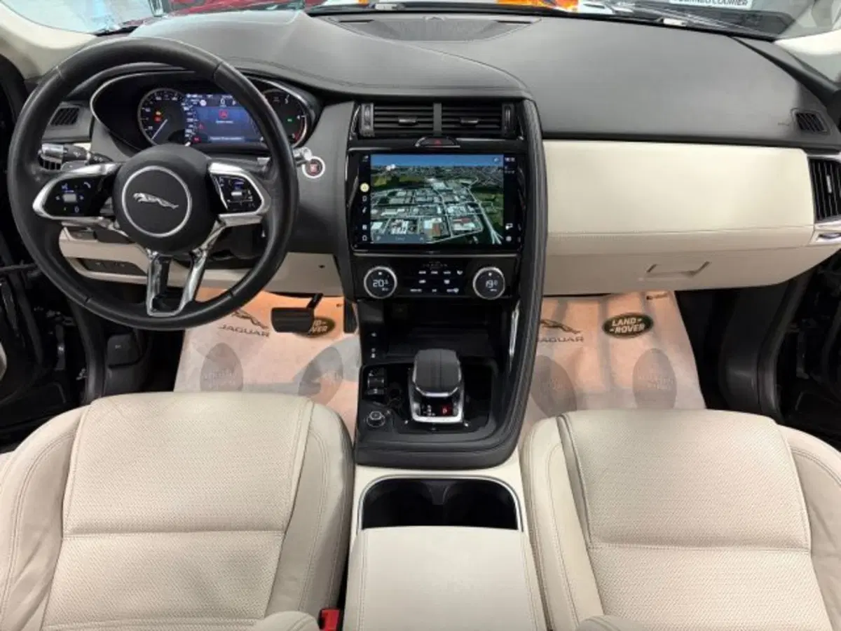 Jaguar E-Pace usata a Cuneo (9)