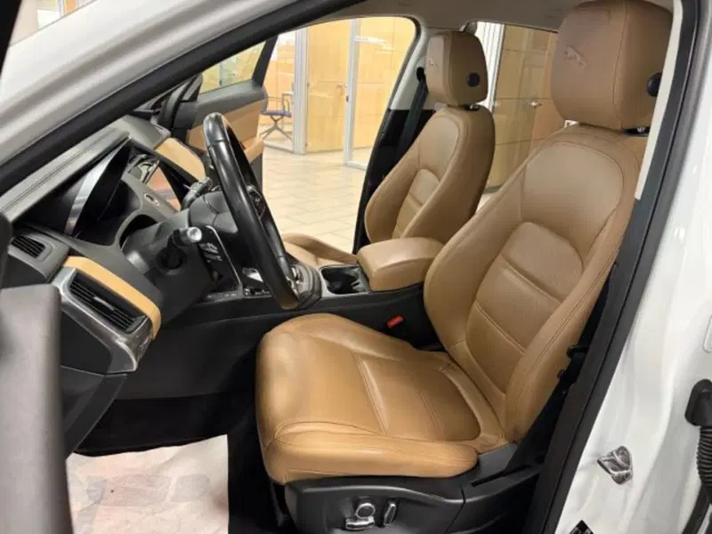 Jaguar E-Pace usata a Cuneo (12)