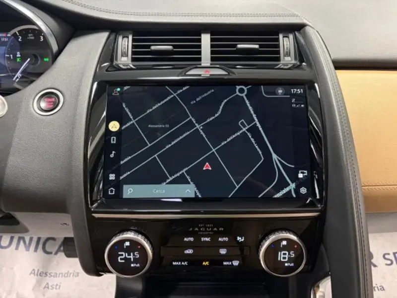 Jaguar E-Pace usata a Cuneo (9)