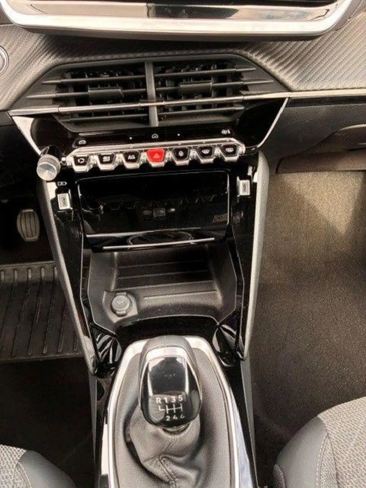 Peugeot 2008 usata a Milano (13)