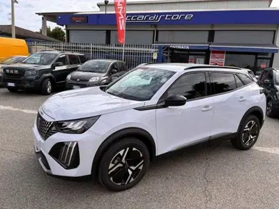 Peugeot 2008 PureTech 100 S&amp;S Allure Pack del 2024 usata a Abbiategrasso