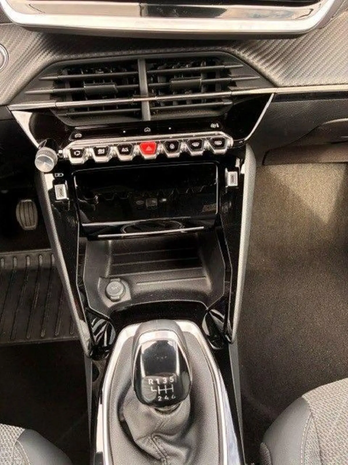 Peugeot 2008 usata a Milano (11)