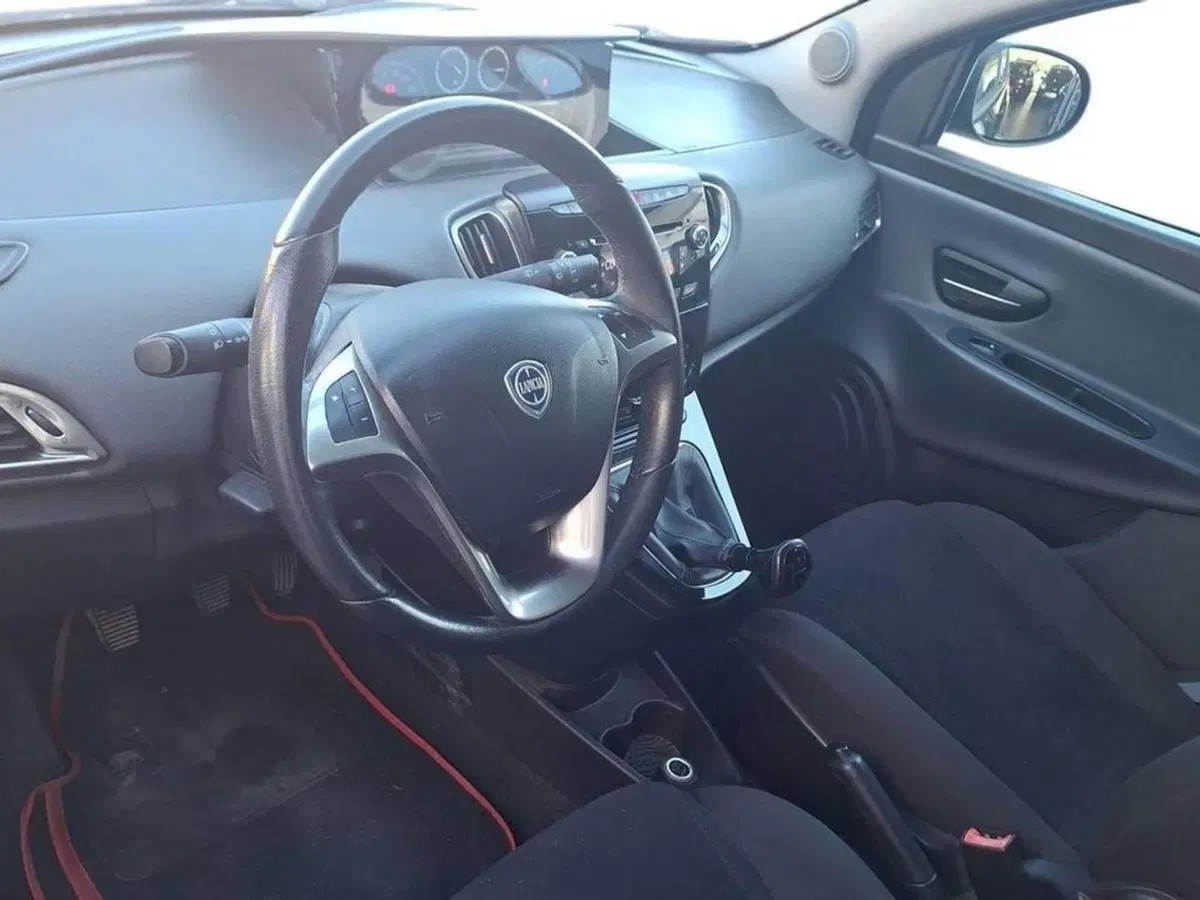 Lancia Ypsilon usata a Torino (11)