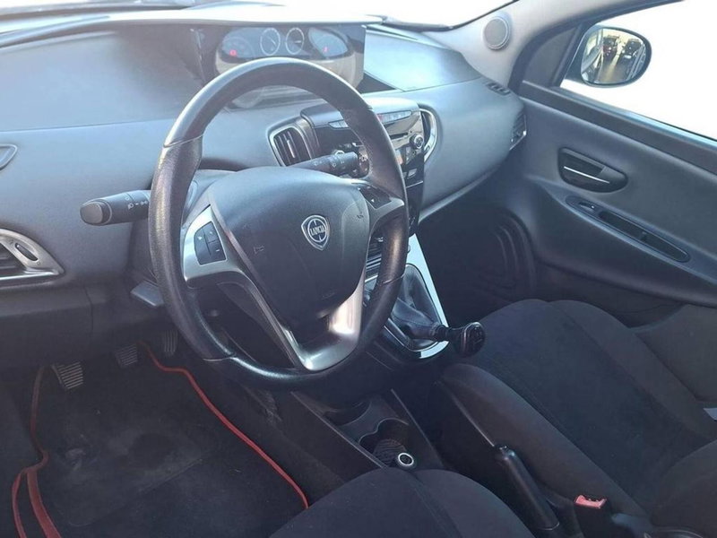 Lancia Ypsilon usata a Torino (11)