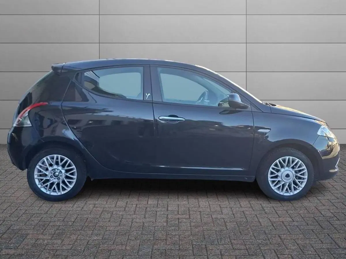 Lancia Ypsilon usata a Torino (5)