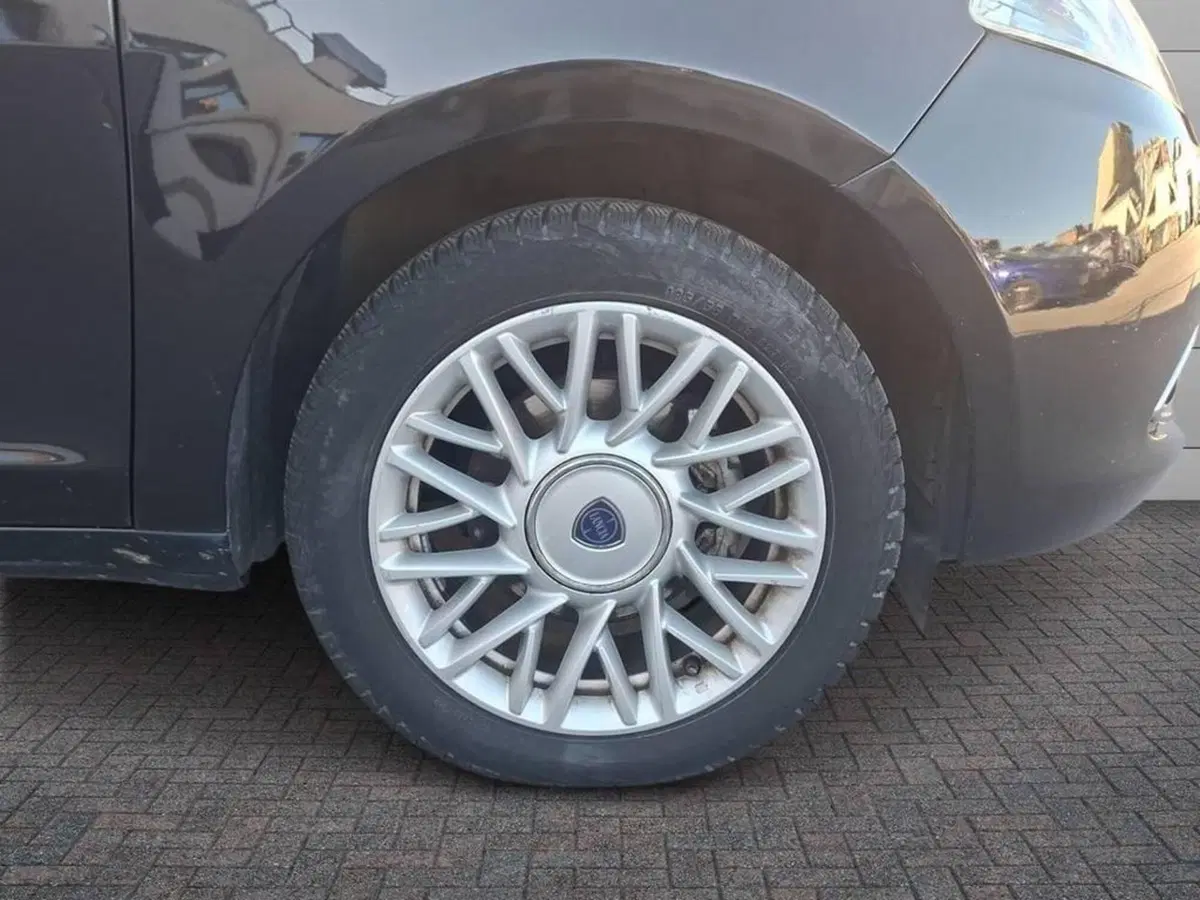 Lancia Ypsilon usata a Torino (7)