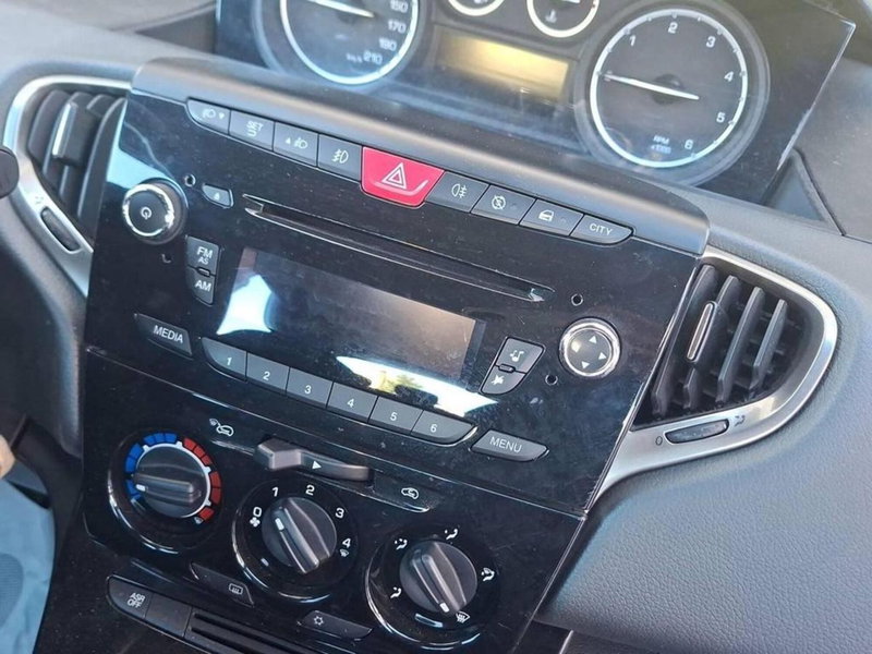 Lancia Ypsilon usata a Torino (9)