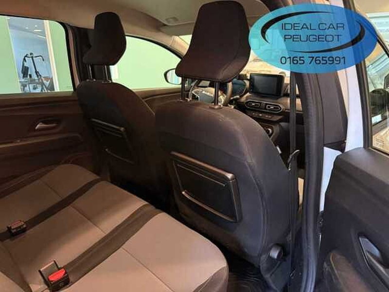 Dacia Jogger usata a Aosta (16)