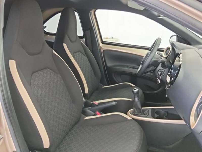 Toyota Aygo X usata a Como (3)