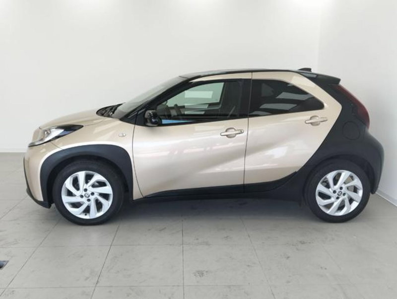 Toyota Aygo X usata a Como (7)