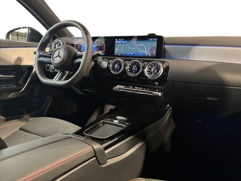Mercedes-Benz Classe A nuova a Bologna (15)