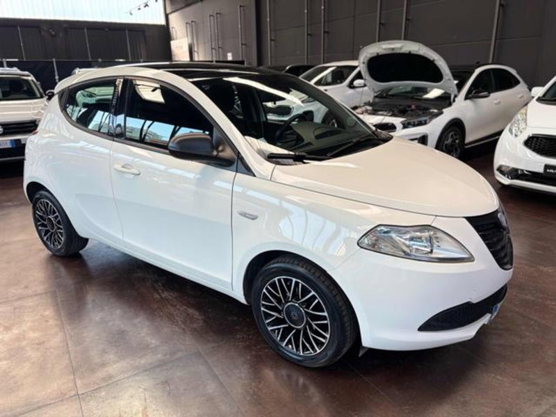 Lancia Ypsilon usata a Pesaro-Urbino