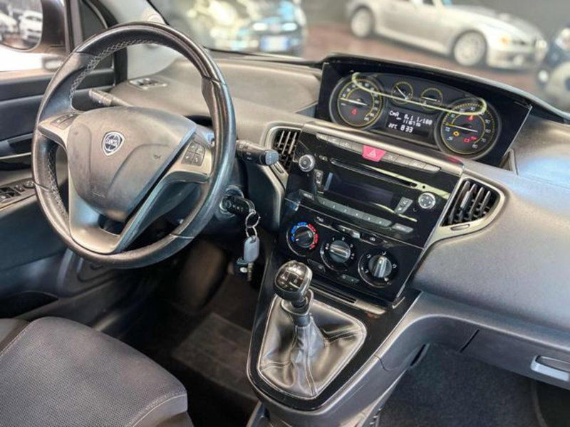 Lancia Ypsilon usata a Pesaro-Urbino (3)