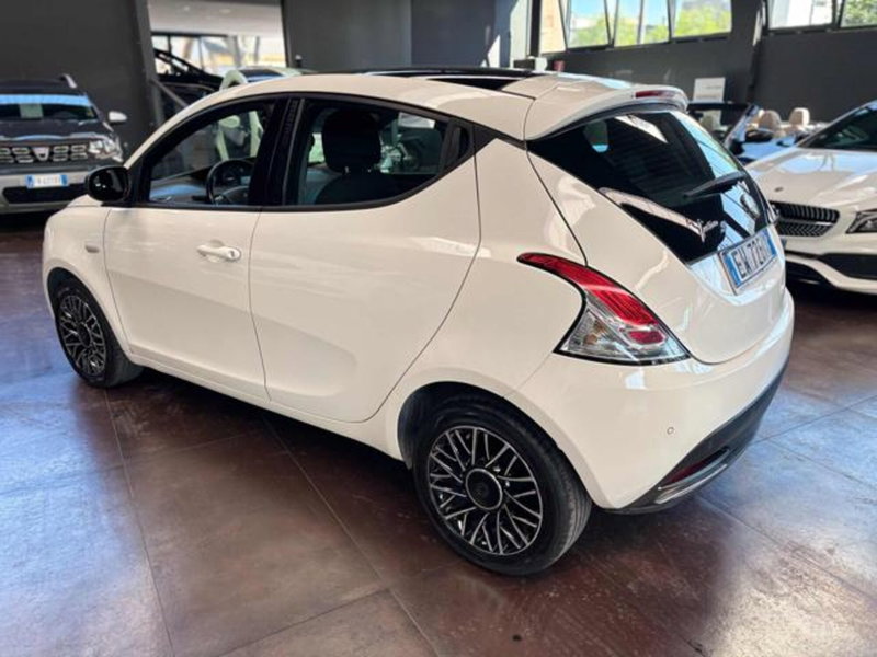 Lancia Ypsilon usata a Pesaro-Urbino (6)