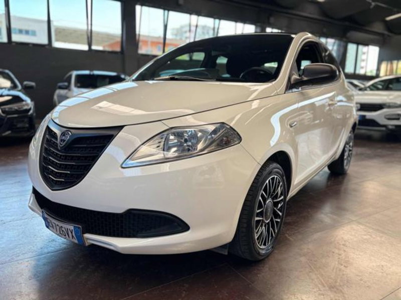 Lancia Ypsilon usata a Pesaro-Urbino (8)