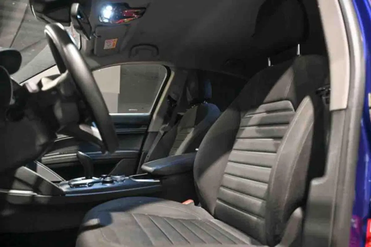 Alfa Romeo Stelvio usata a Torino (10)