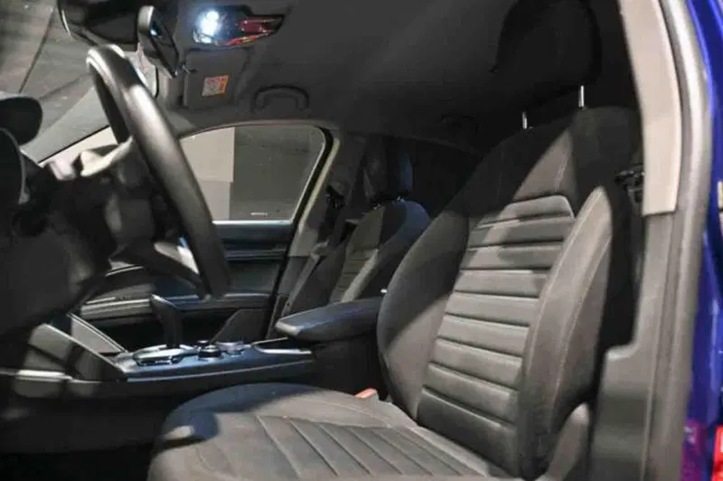Alfa Romeo Stelvio usata a Torino (10)